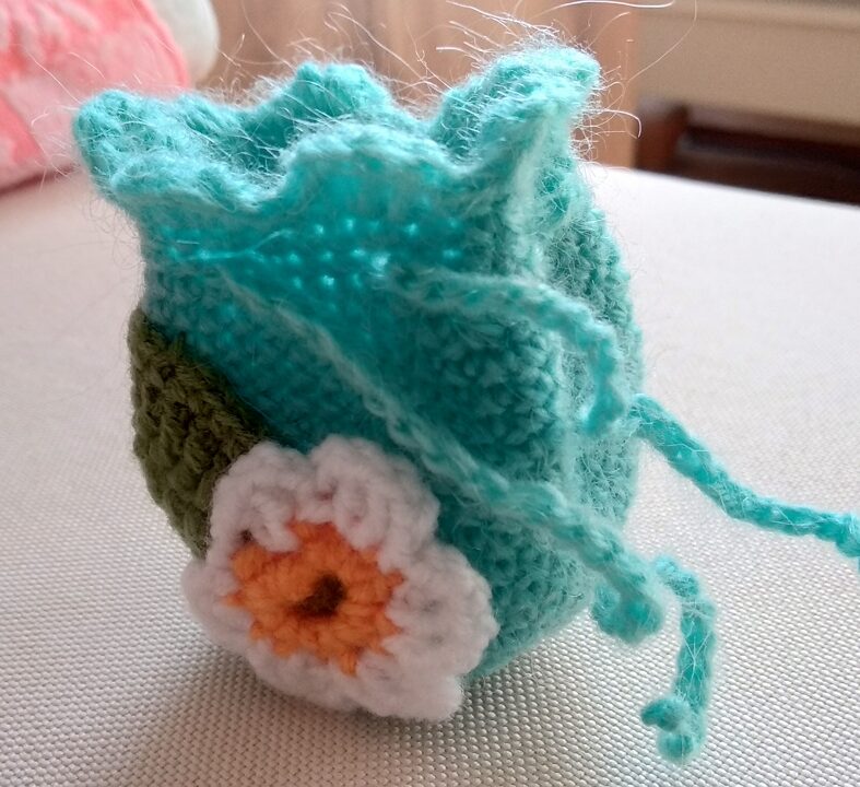 194. Horgolt ékszertartó