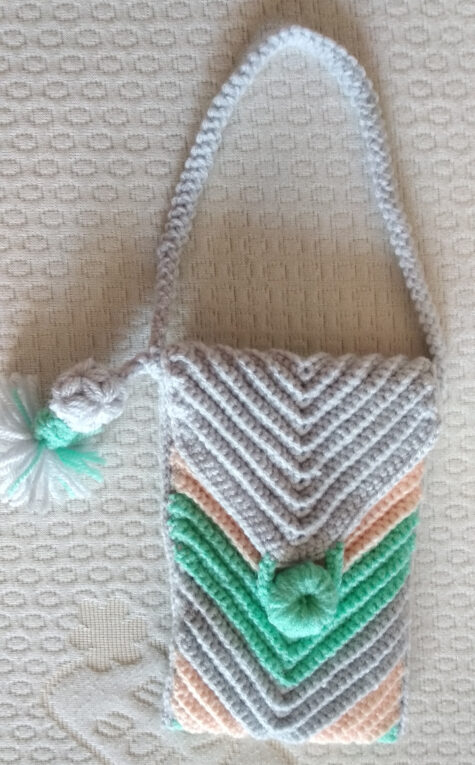 449. Horgolt telefontok