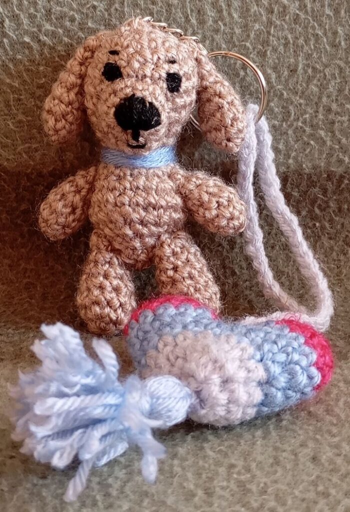 Amigurumi kulcstartó kutya