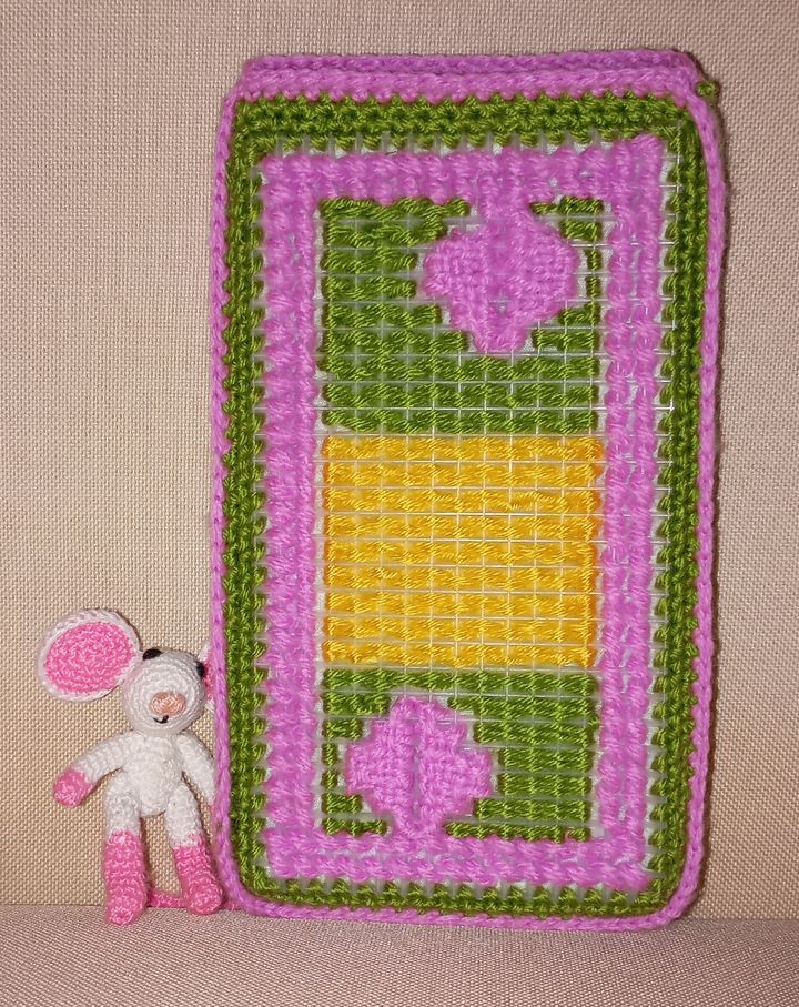 Kanavára hímzett szemüvegtok