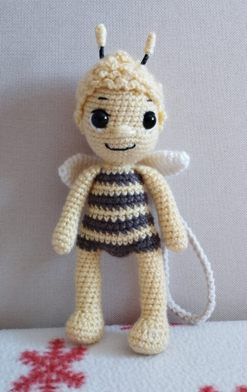 778. Amigurumi táskadísz Maja, a méhecske