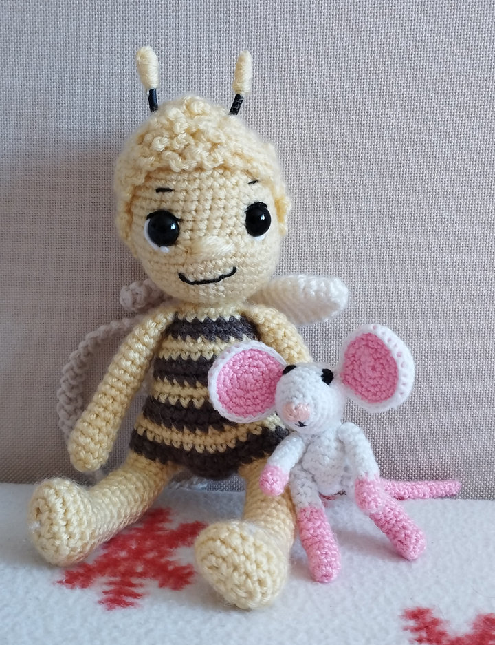 Amigurumi táskadísz Maja, a méhecske