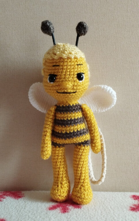 782. Amigurumi táskadísz Maja, a méhecske