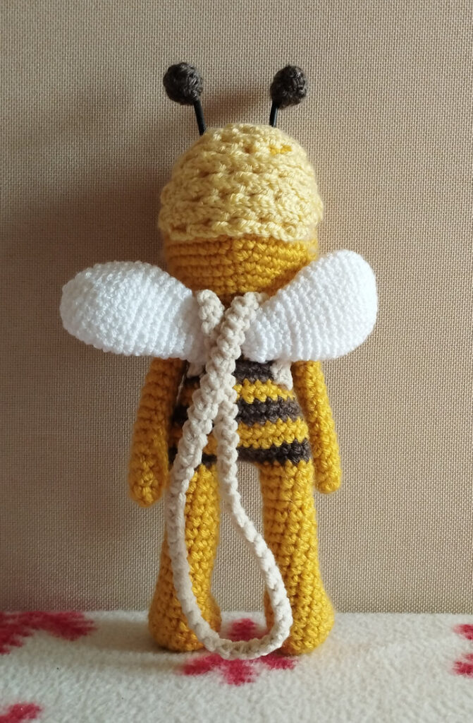 Amigurumi Maja, a méhecske táskadísz