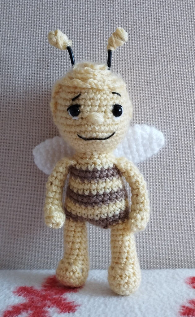 Amigurumi Maja, a méhecske