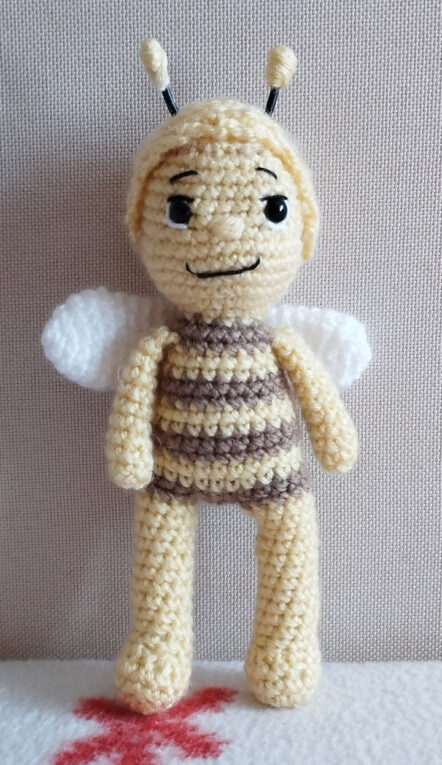 784. Amigurumi Maja, a méhecske