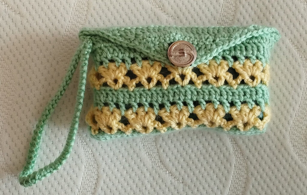 Horgolt zsebkendőtartó