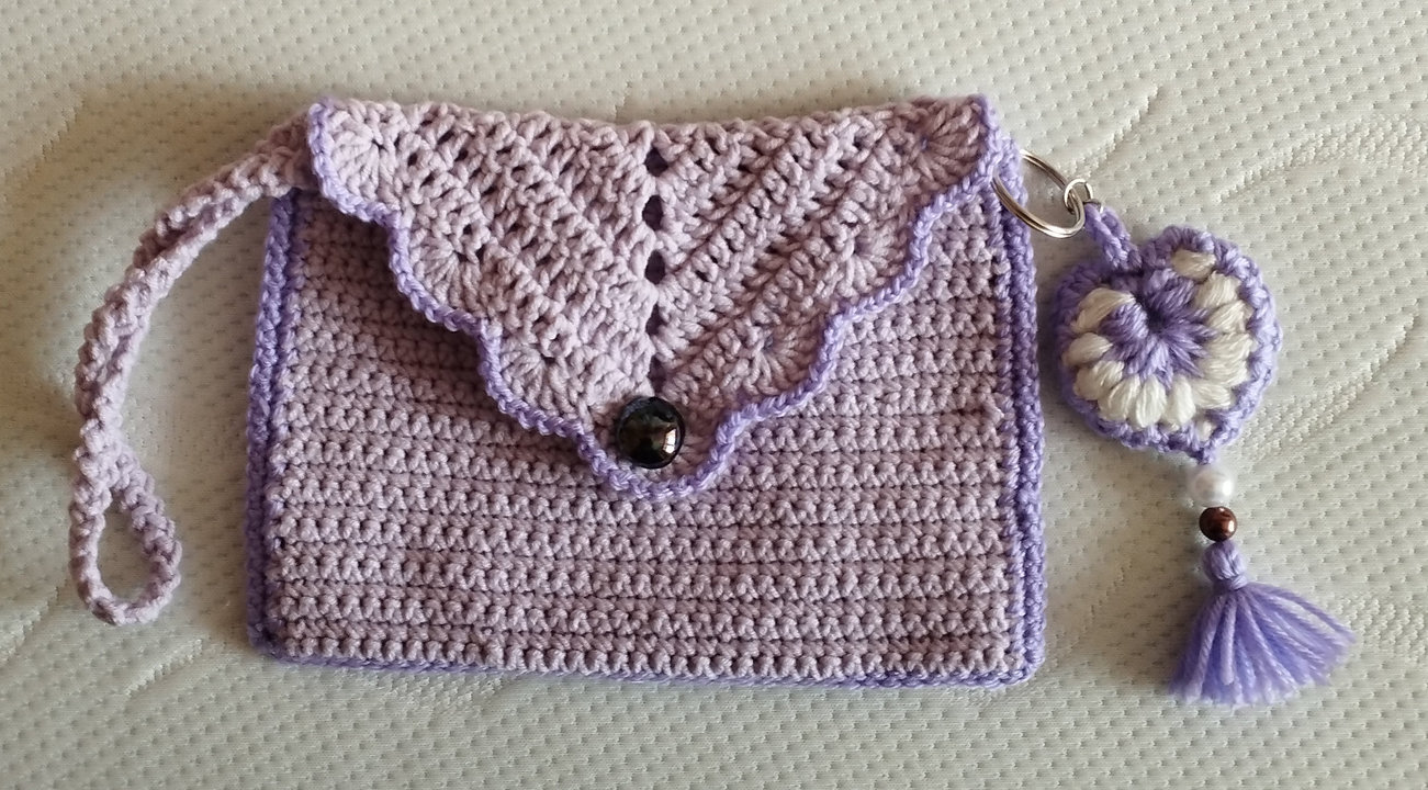 794. Horgolt kulcstartós neszeszer videóval