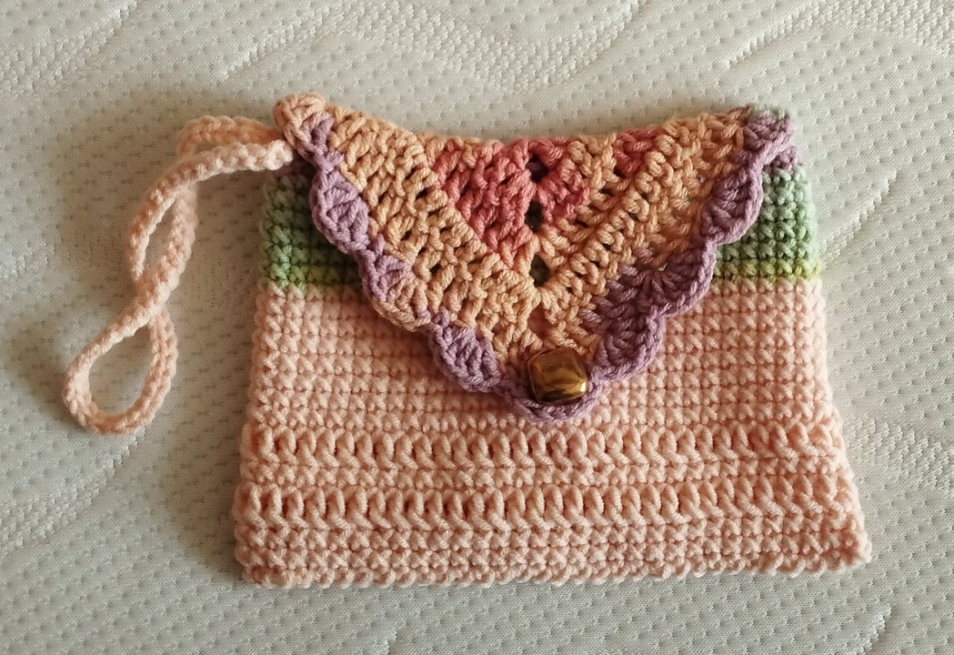 797. Horgolt neszeszer