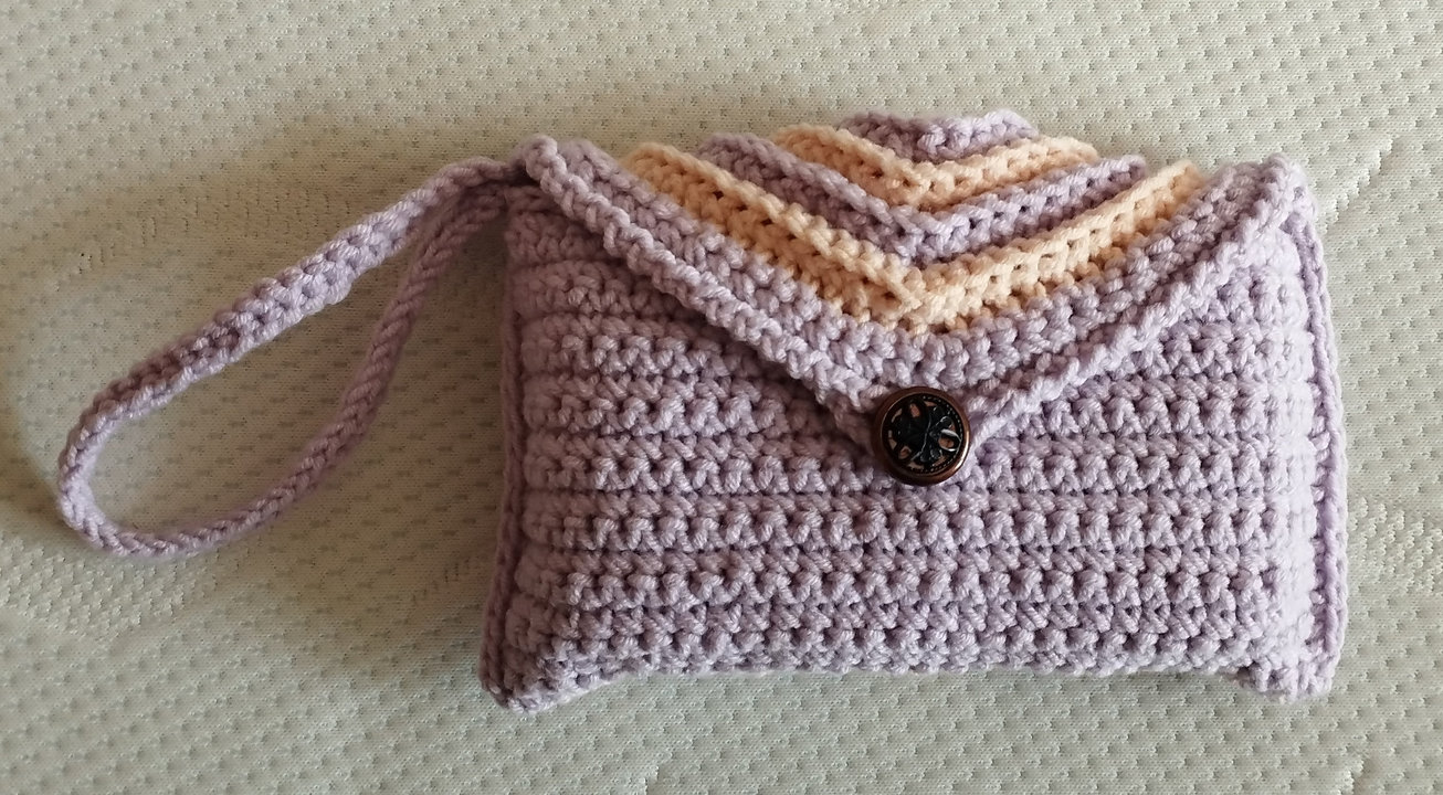 798. Horgolt zsebkendőtartó