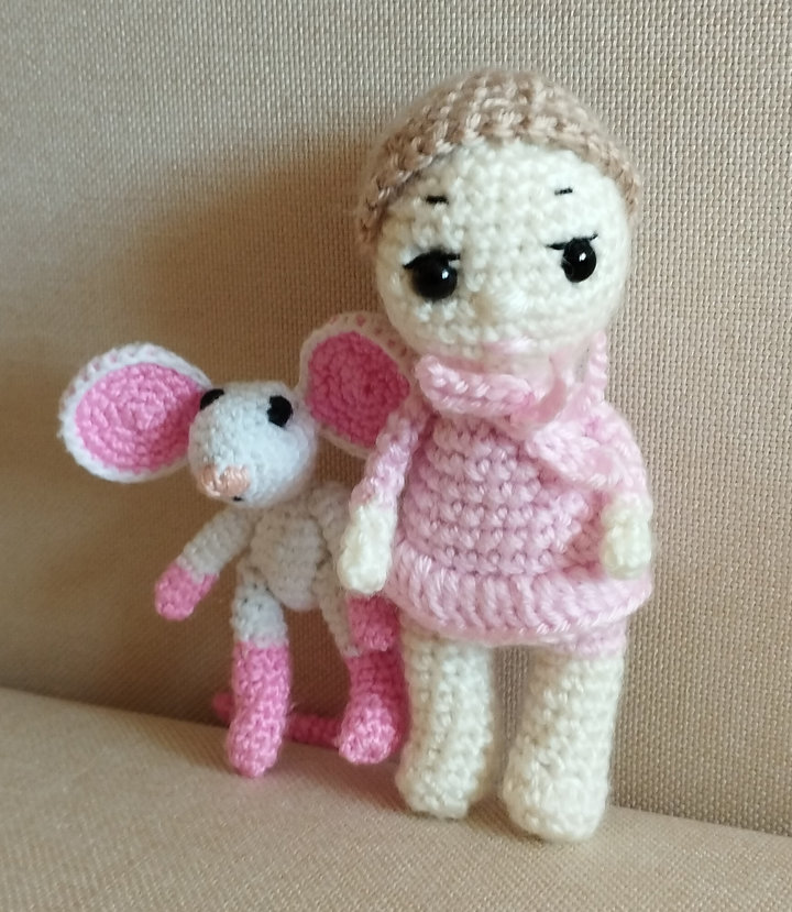 Amigurumi kulcstartó baba