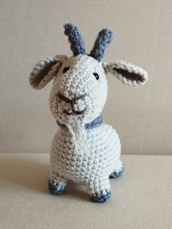 825. Amigurumi kecske videóval