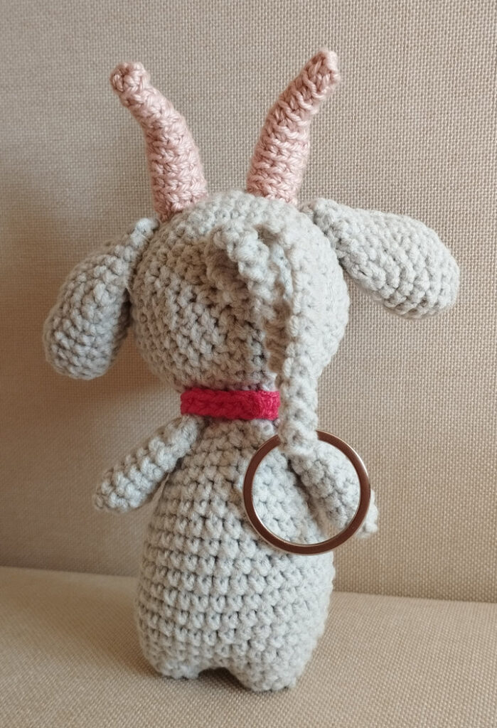Amigurumi kulcstartó kecske