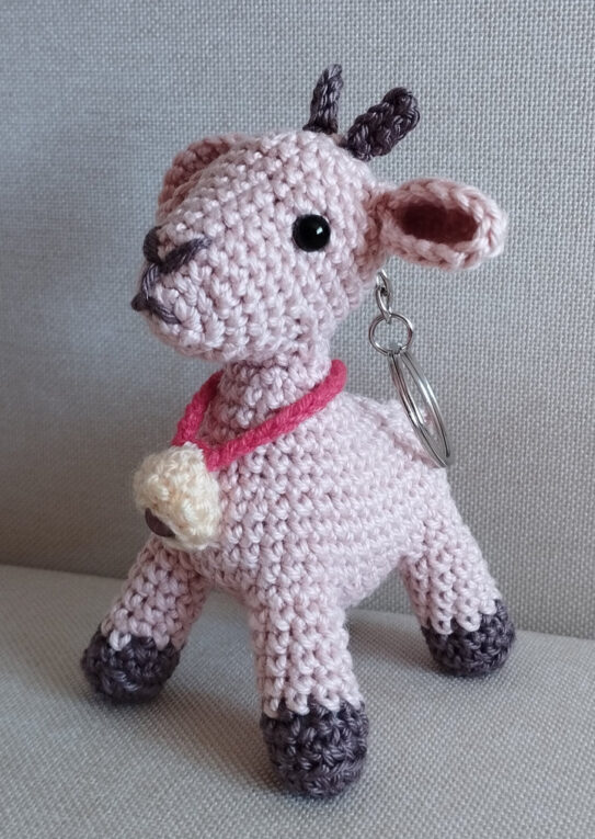 831. Amigurumi kulcstartó kecske videóval