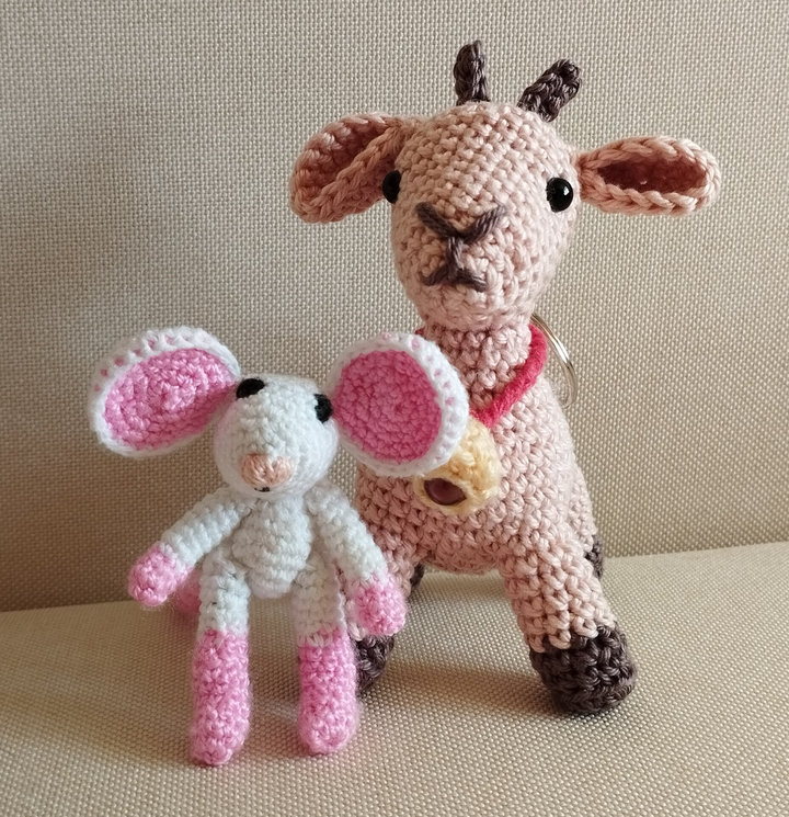Amigurumi kulcstartó kecske