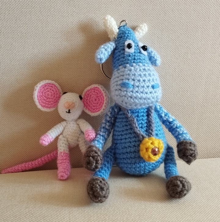 Amigurumi kulcstartó tehén