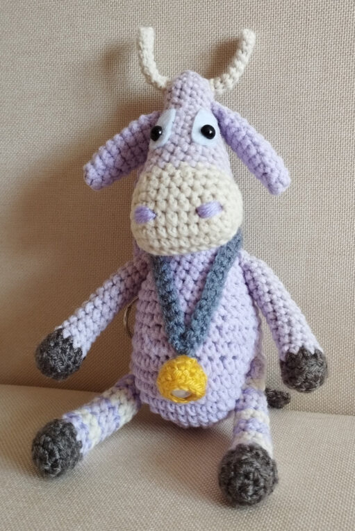834. Amigurumi táskadísz tehén videóval