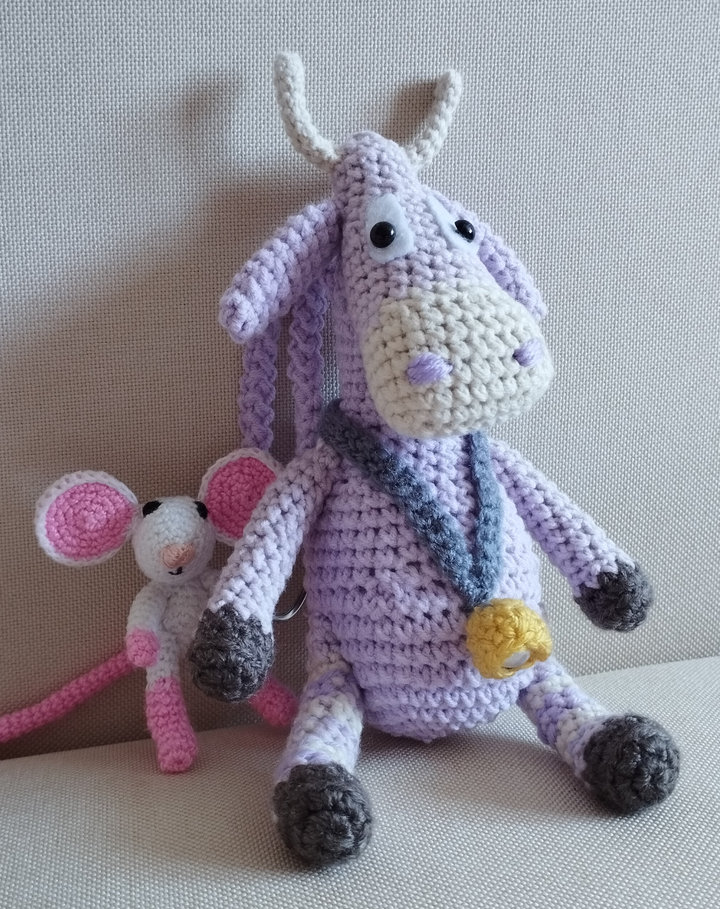 Amigurumi táskadísz tehén