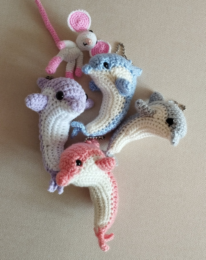 Amigurumi kulcstartó delfin