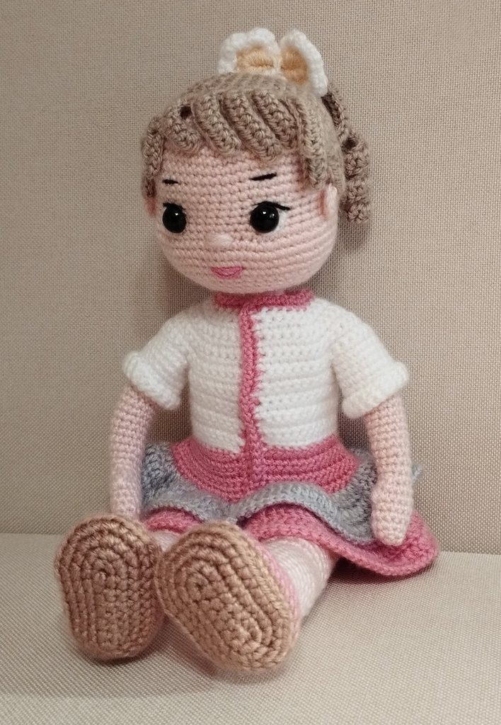 Amigurumi baba ruhatárral
