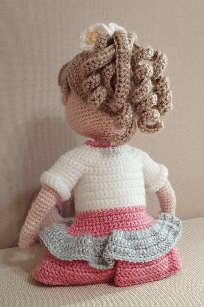 Amigurumi baba ruhatárral