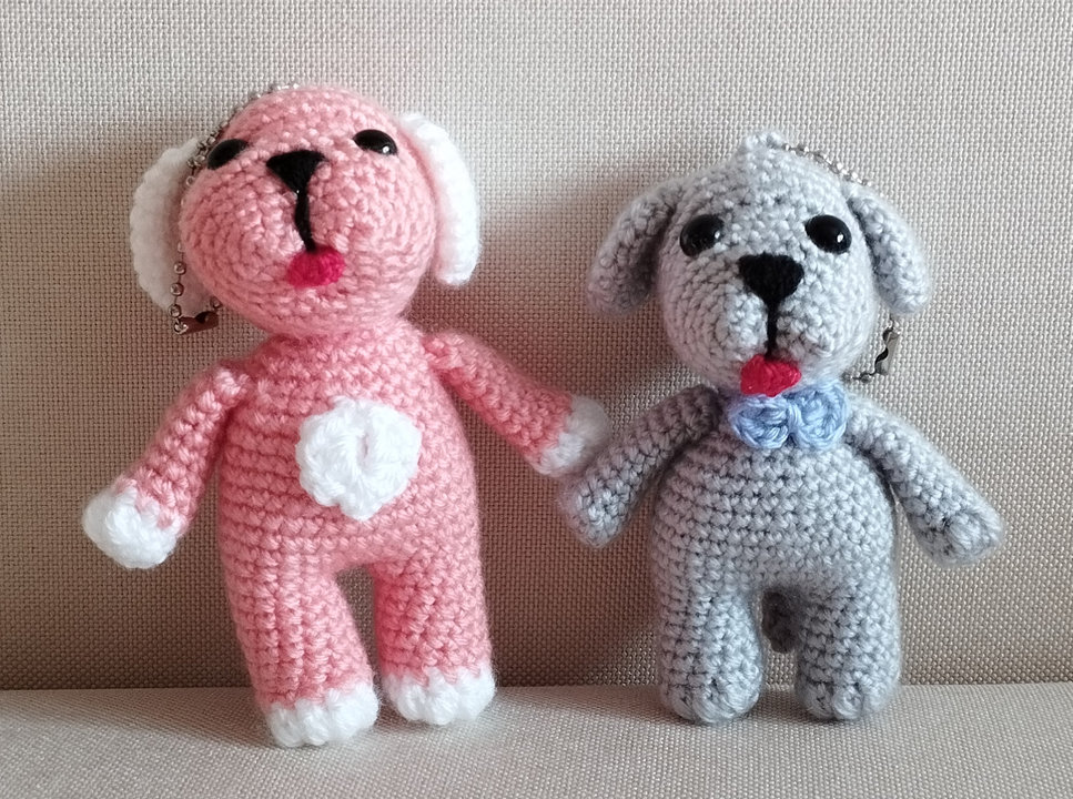 854. Amigurumi kulcstartó kutya